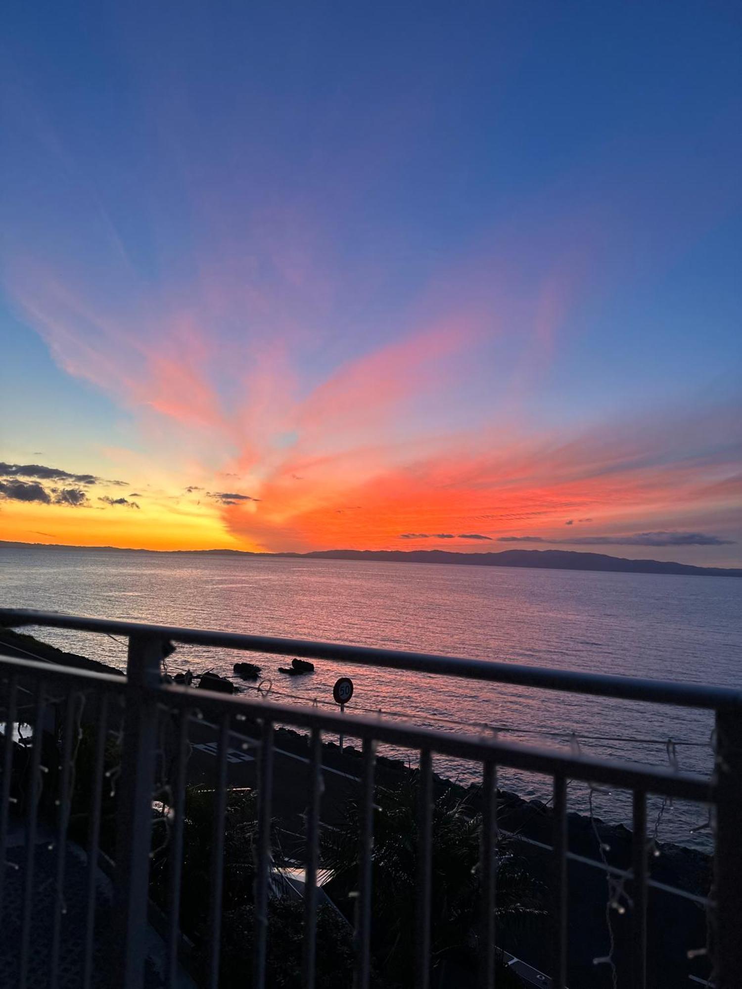 Te Mata Bay Seaviews Bed & Breakfast Tapu Exterior photo